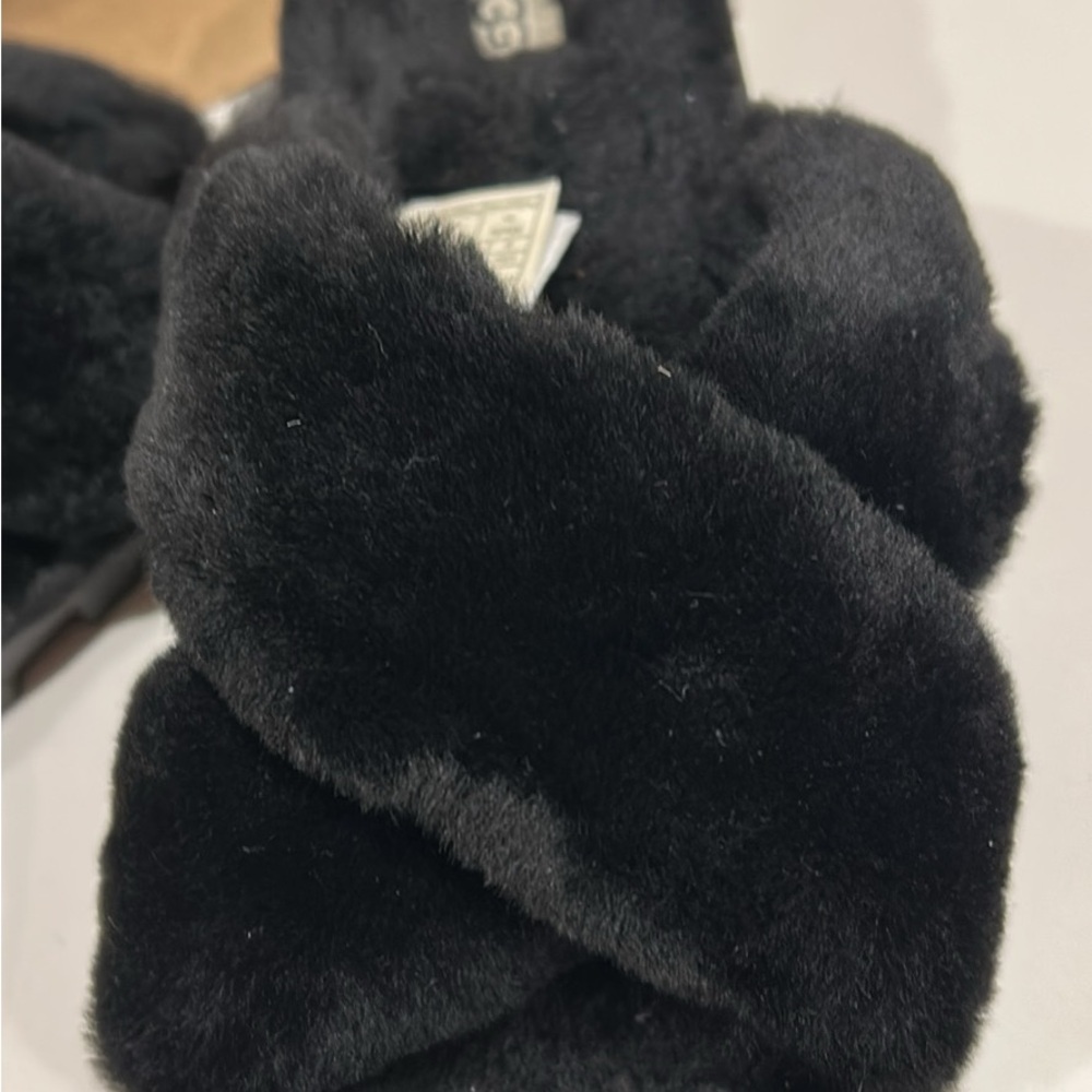 NIB UGG Black Fuzzette Slippers with Box.